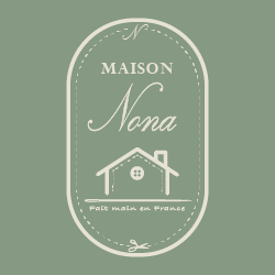 Logo de Maison Nona, Couturière en Franche-Comté, créé par Johan de JSP Graphiste, graphiste et illustrateur Freelance dans le Pays de Gex ou en Franche-Comté